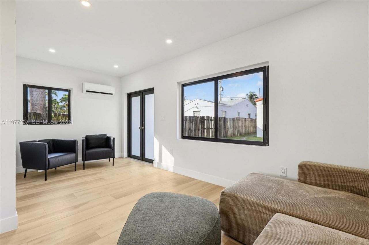 700 NE 87th St, Miami, FL 33138 Photo