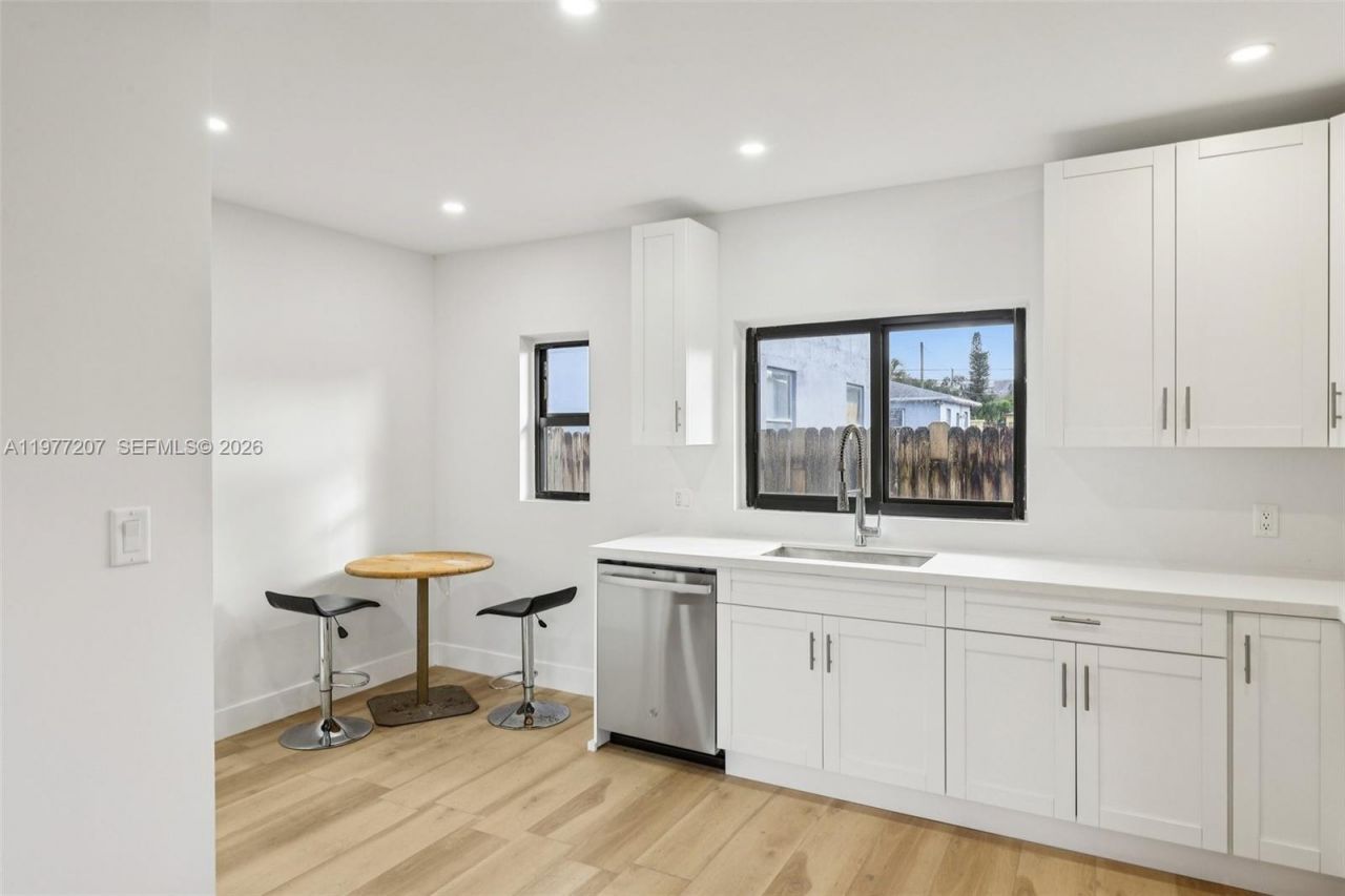 700 NE 87th St, Miami, FL 33138 Photo