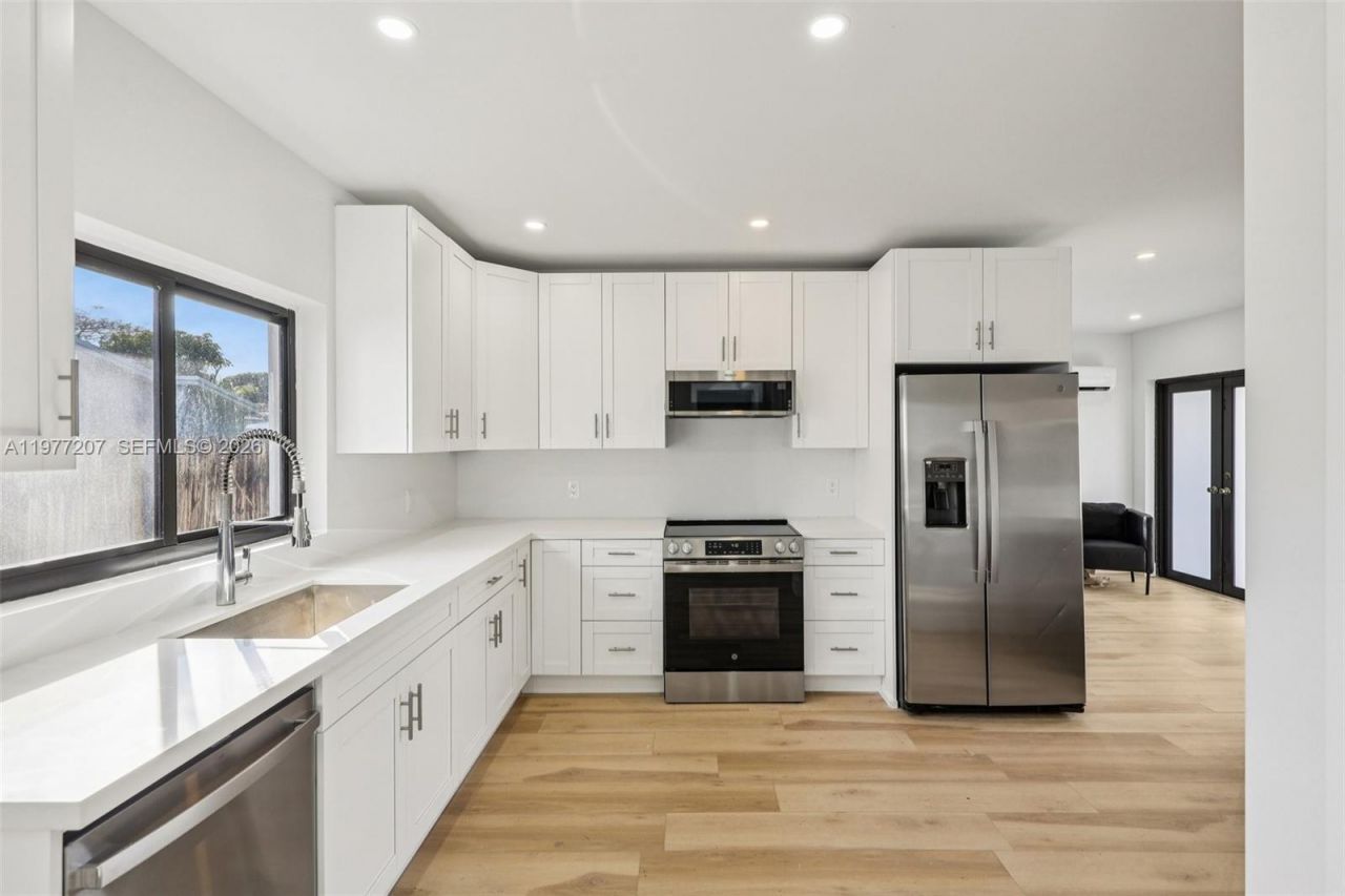 700 NE 87th St, Miami, FL 33138 Photo