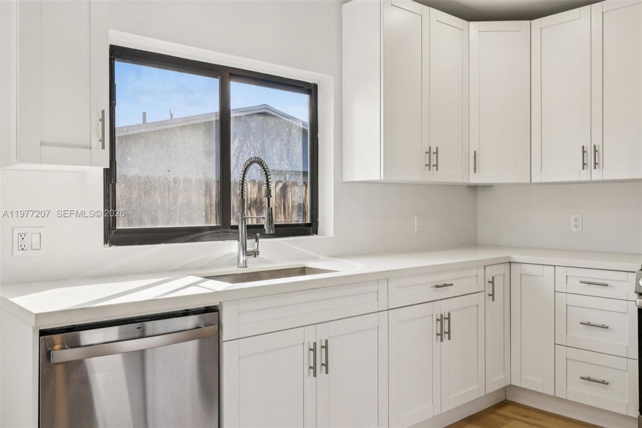 700 NE 87th St, Miami, FL 33138 Photo