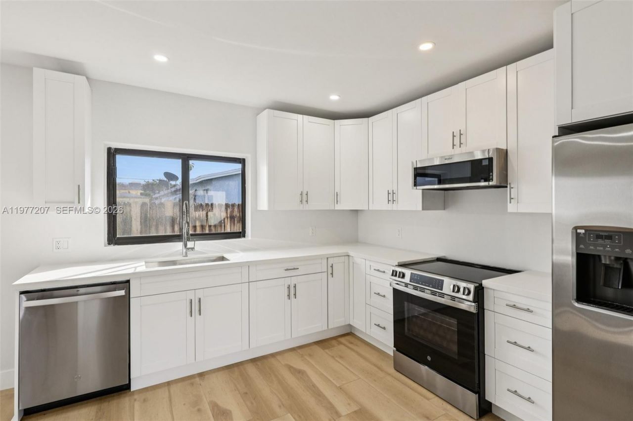 700 NE 87th St, Miami, FL 33138 Photo