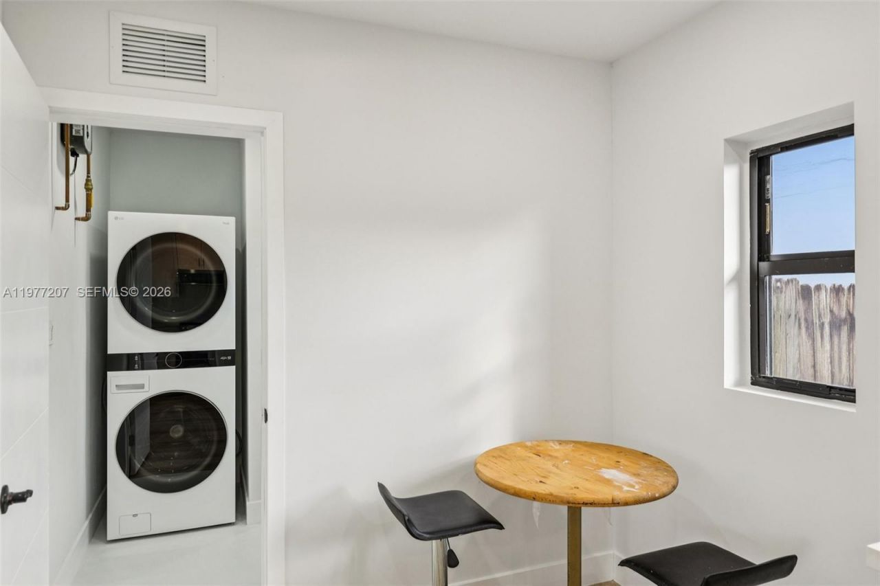 700 NE 87th St, Miami, FL 33138 Photo