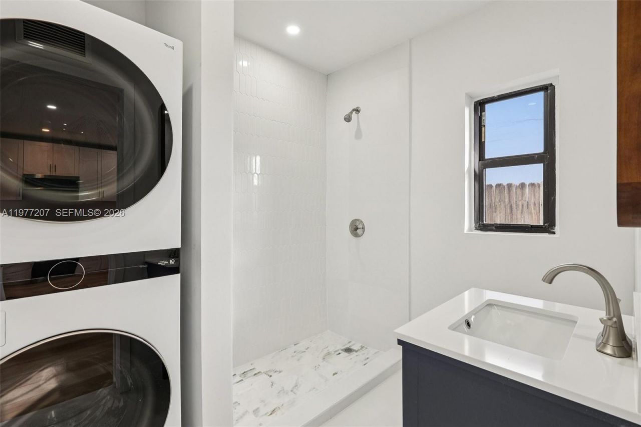 700 NE 87th St, Miami, FL 33138 Photo