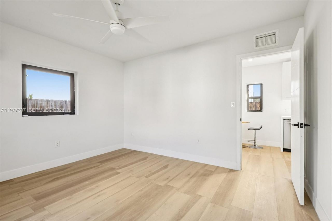 700 NE 87th St, Miami, FL 33138 Photo