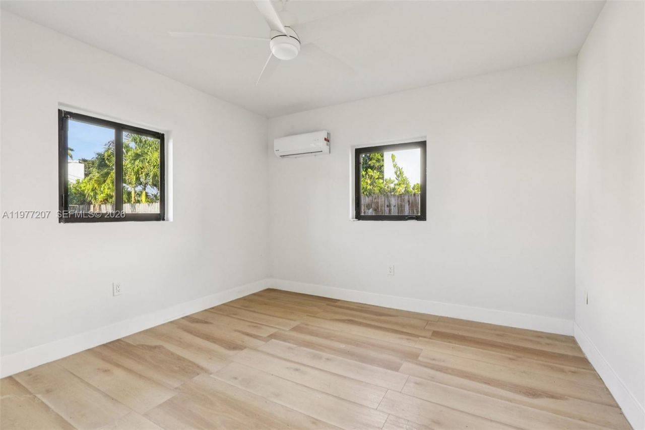 700 NE 87th St, Miami, FL 33138 Photo