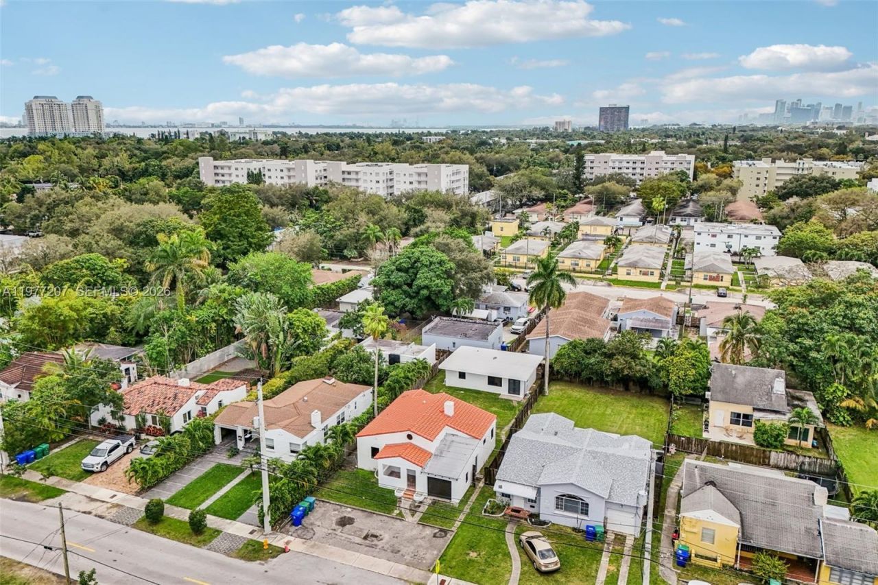 700 NE 87th St, Miami, FL 33138 Photo