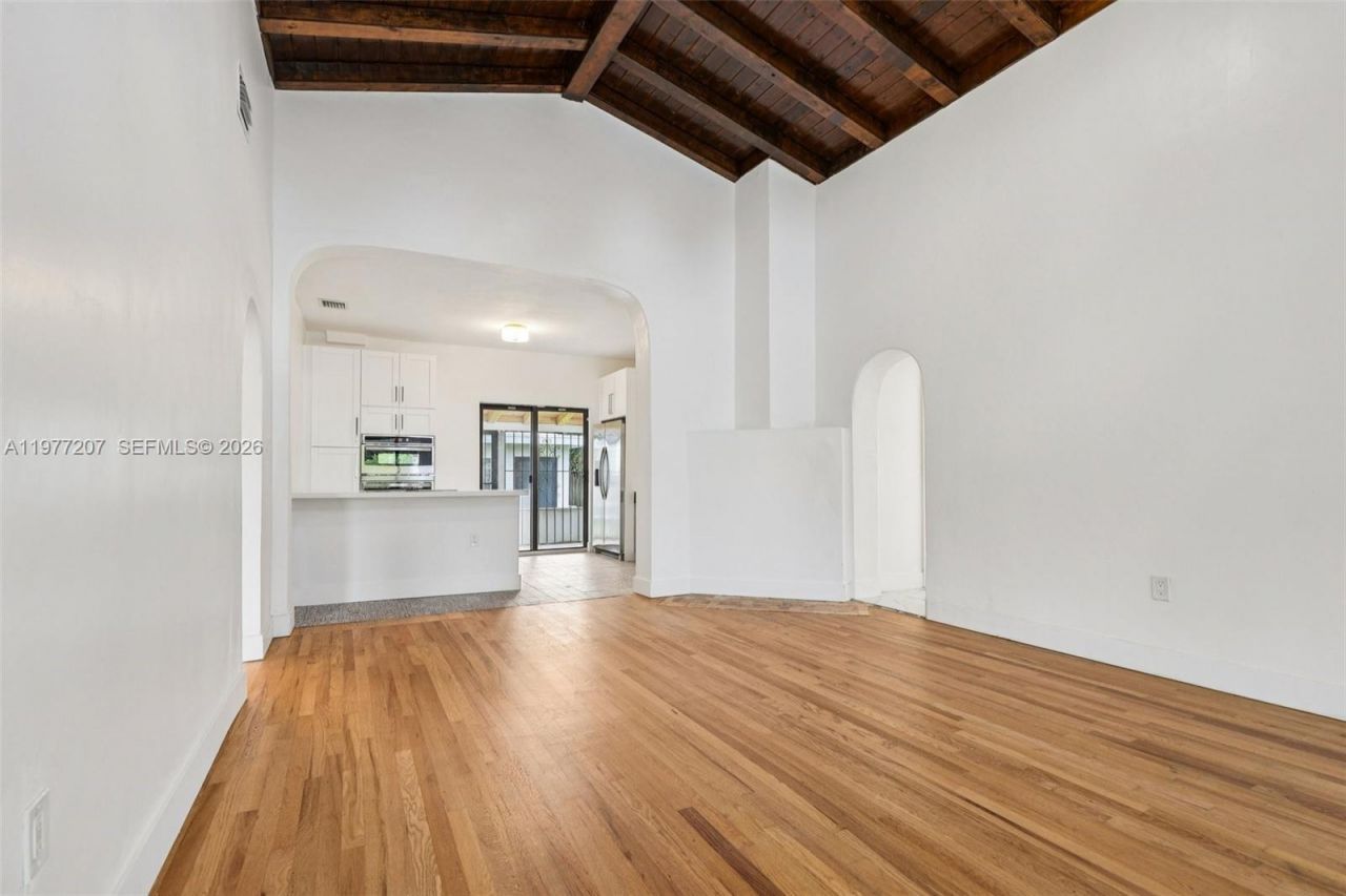 700 NE 87th St, Miami, FL 33138 Photo