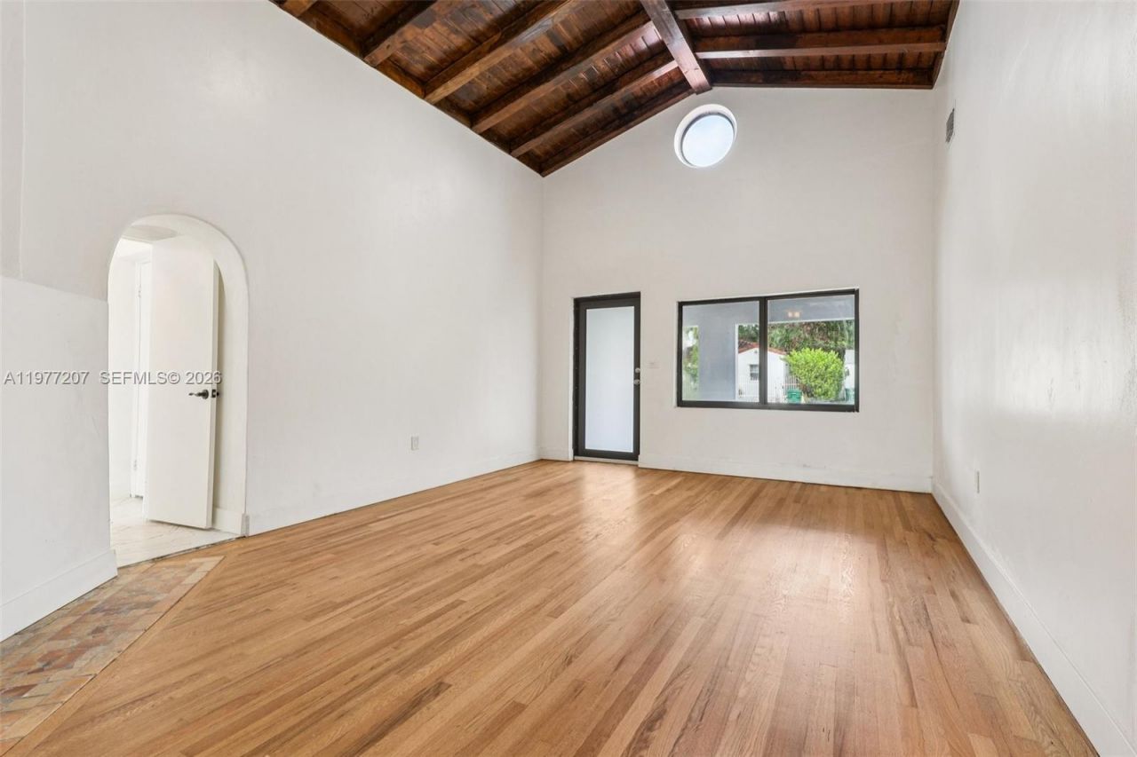 700 NE 87th St, Miami, FL 33138 Photo