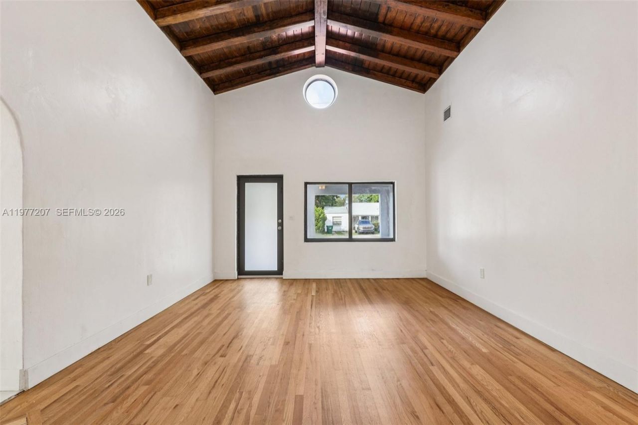 700 NE 87th St, Miami, FL 33138 Photo