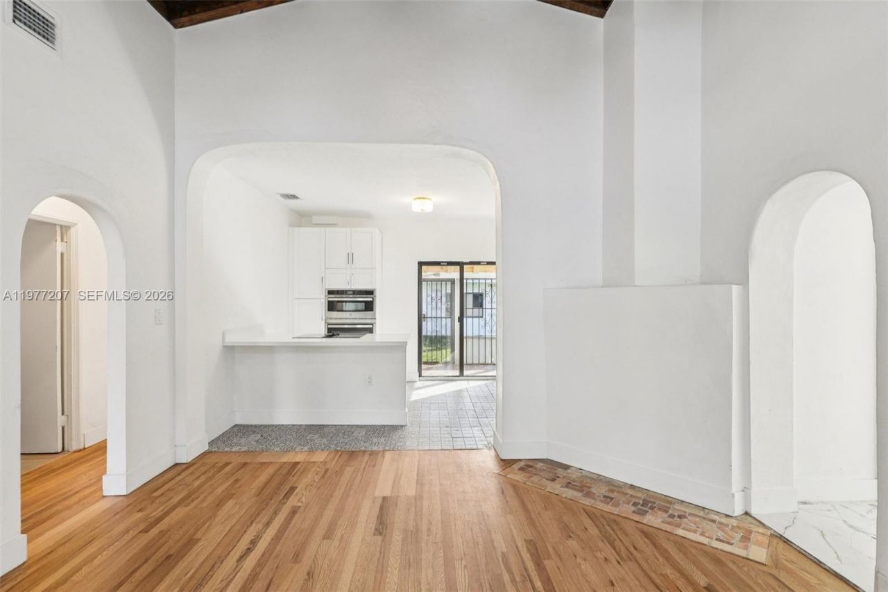 700 NE 87th St, Miami, FL 33138 Photo