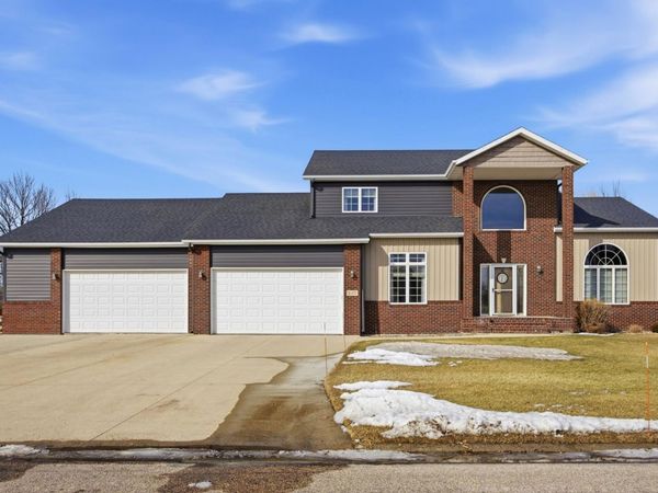 645 Evergreen Circle , Oxbow, ND 58047