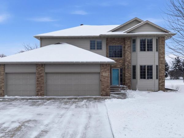 2518 Parkview Drive S, Fargo, ND 58103