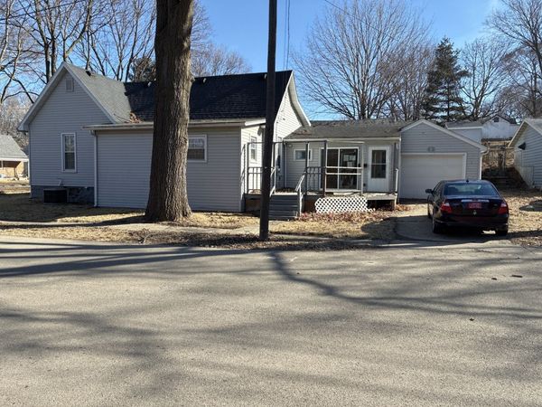 804 Monroe Avenue , Dixon, IL 61021