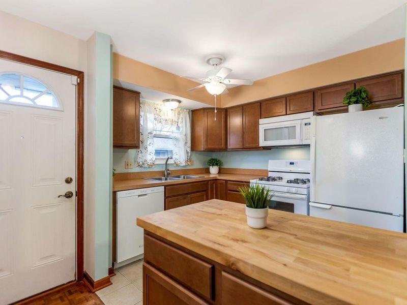 2348 Woodbrook Circle N, Unit F, Columbus, OH 43223 Photo 11