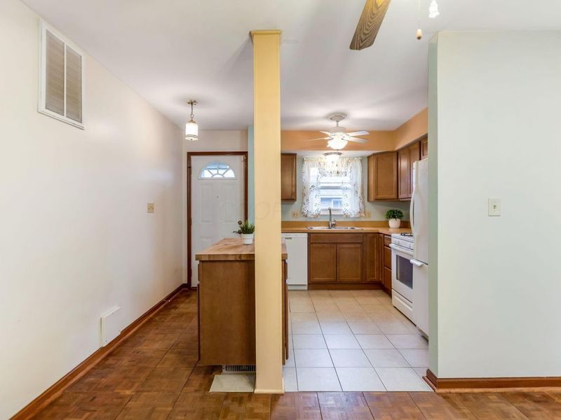 2348 Woodbrook Circle N, Unit F, Columbus, OH 43223 Photo 13