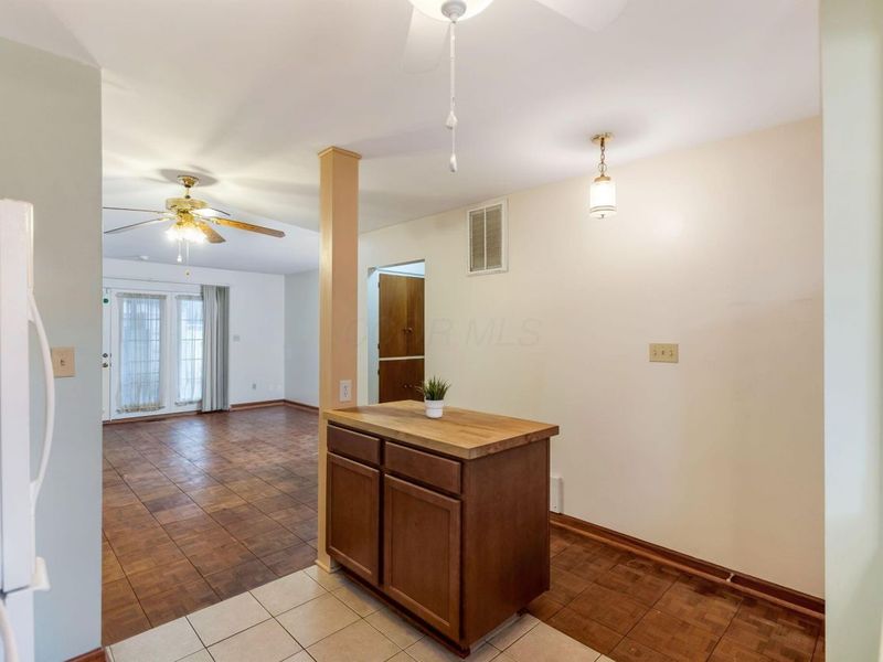 2348 Woodbrook Circle N, Unit F, Columbus, OH 43223 Photo 14