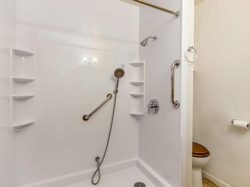 2348 Woodbrook Circle N, Unit F, Columbus, OH 43223 Photo 15