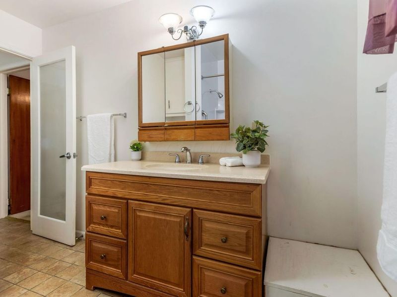 2348 Woodbrook Circle N, Unit F, Columbus, OH 43223 Photo 16