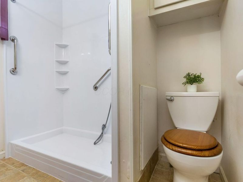 2348 Woodbrook Circle N, Unit F, Columbus, OH 43223 Photo 17