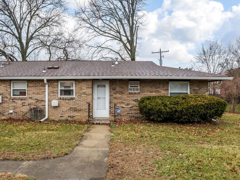 2348 Woodbrook Circle N, Unit F, Columbus, OH 43223 Photo 2