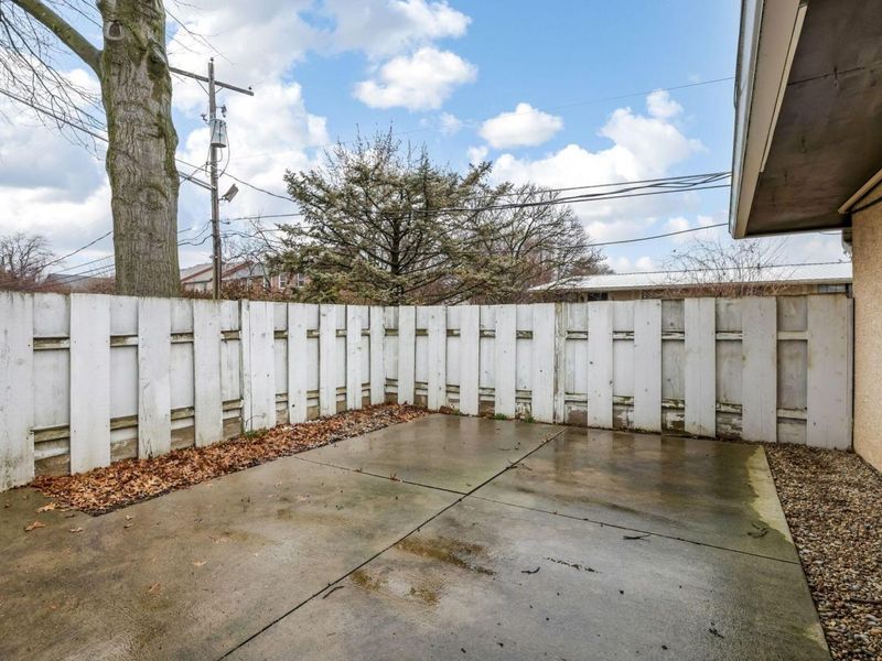 2348 Woodbrook Circle N, Unit F, Columbus, OH 43223 Photo 26