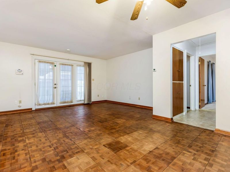 2348 Woodbrook Circle N, Unit F, Columbus, OH 43223 Photo 4