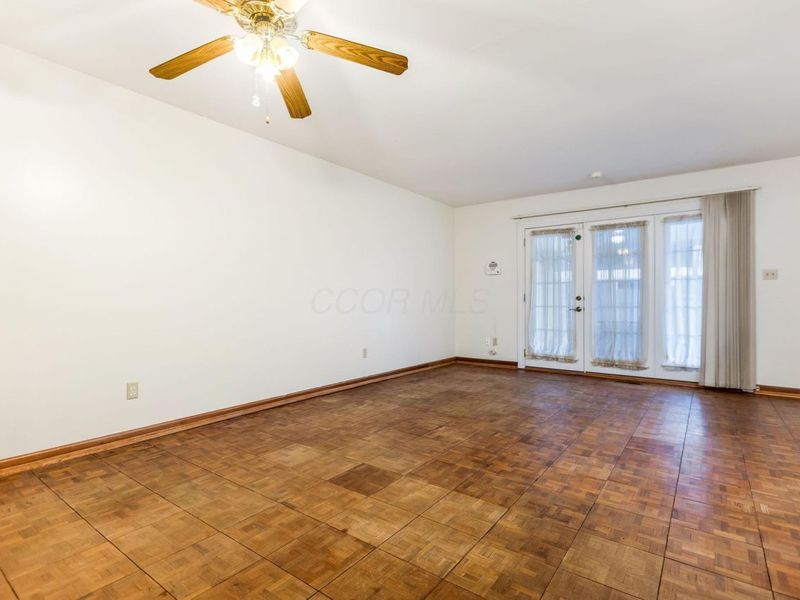 2348 Woodbrook Circle N, Unit F, Columbus, OH 43223 Photo 8