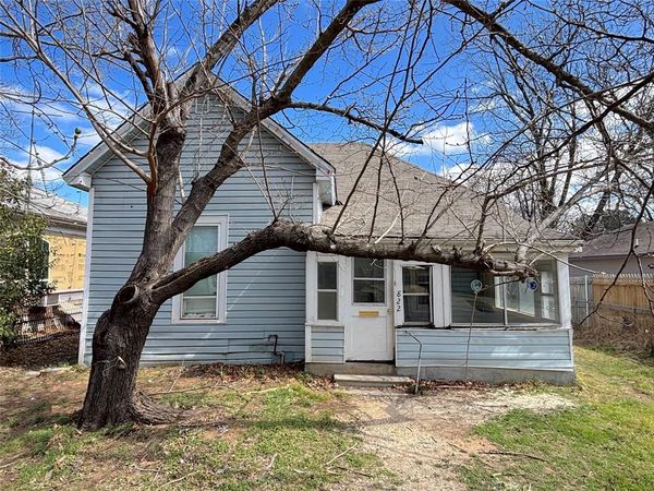 822 N Robinson Street, Cleburne, TX 76031