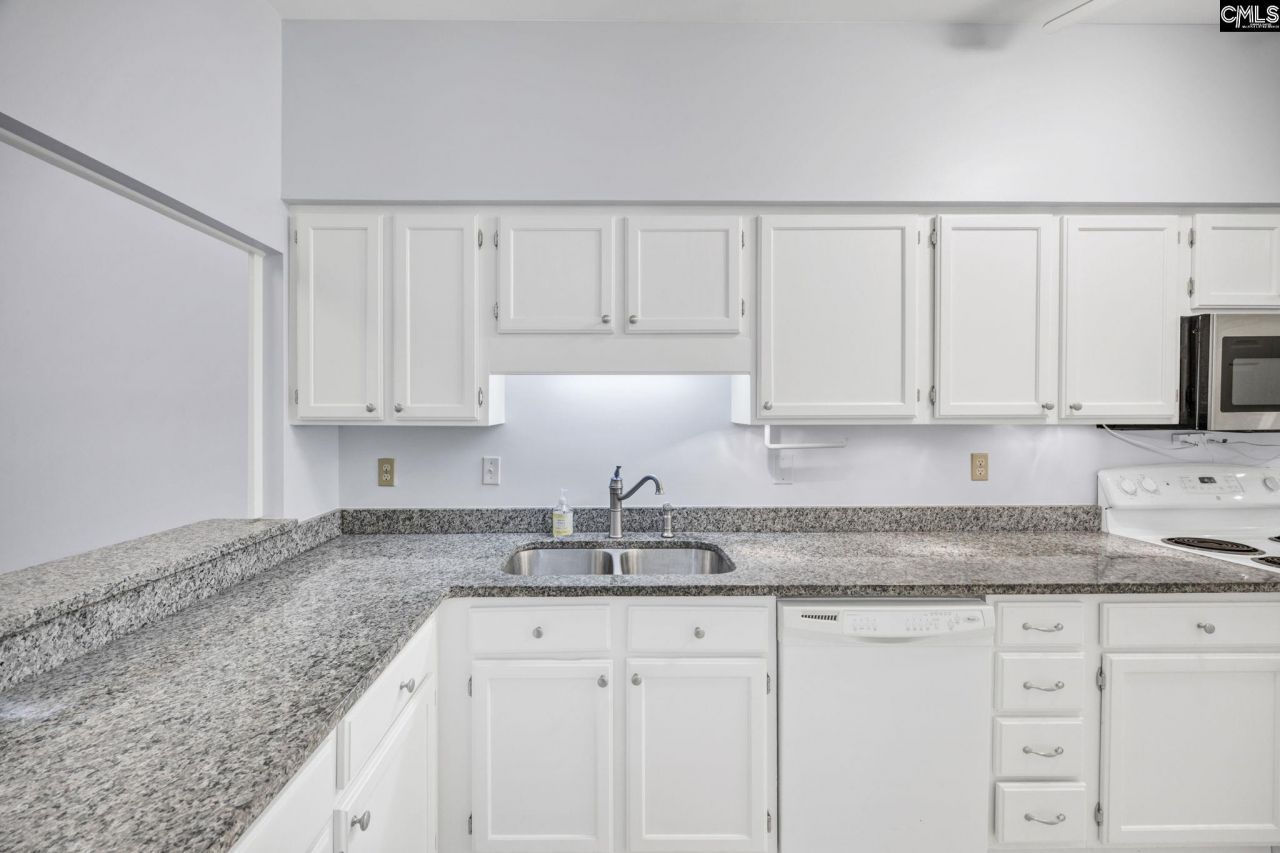 197 Carlyle Circle Photo 10