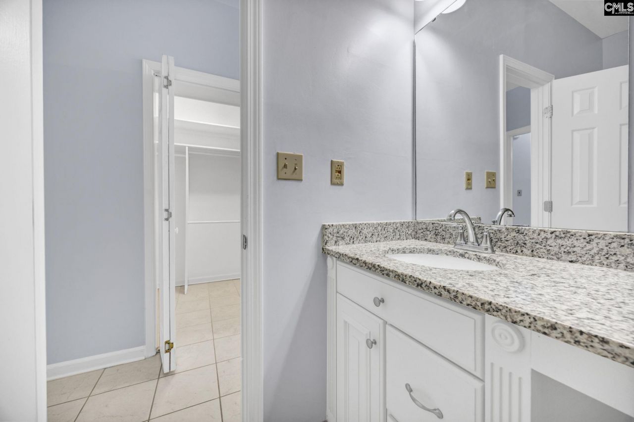 197 Carlyle Circle Photo 24