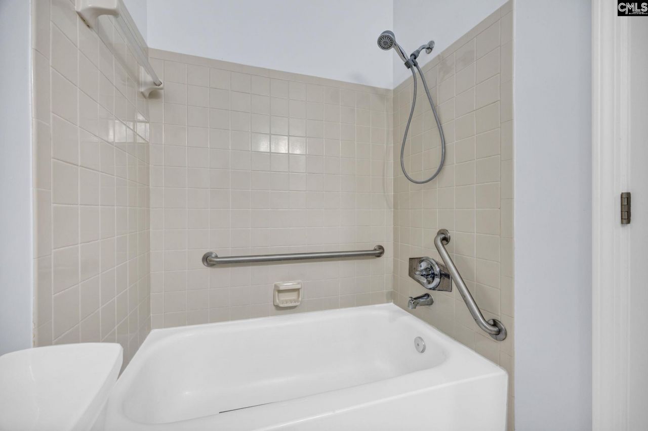 197 Carlyle Circle Photo 25