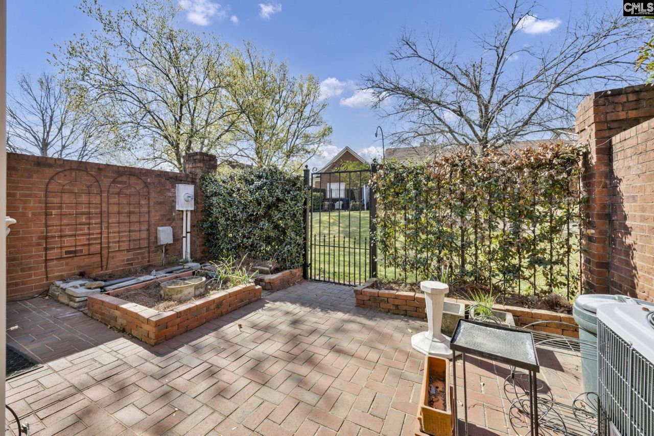 197 Carlyle Circle Photo 26