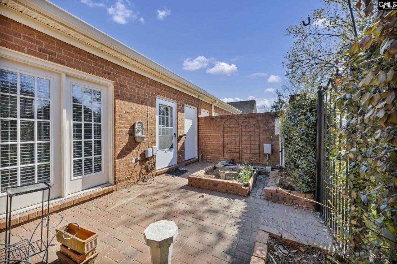 197 Carlyle Circle Photo 27