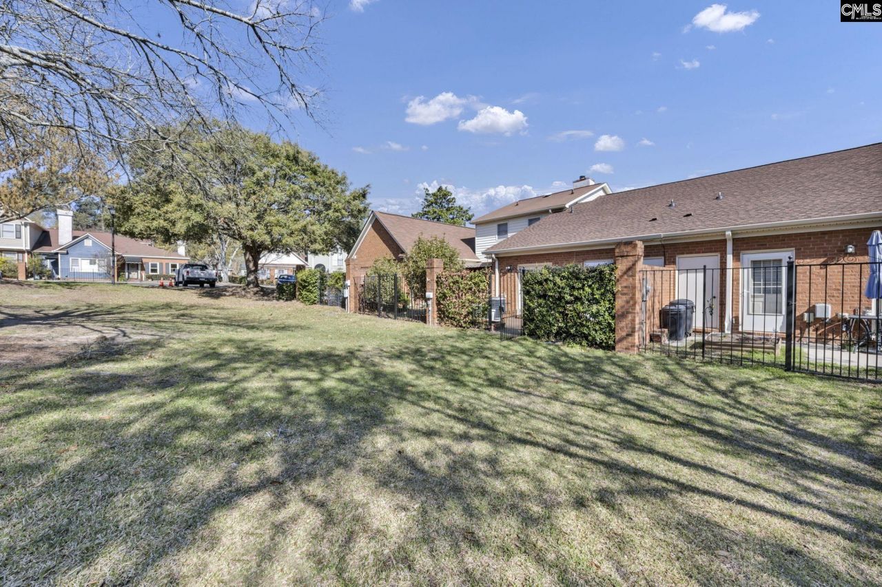 197 Carlyle Circle Photo 31