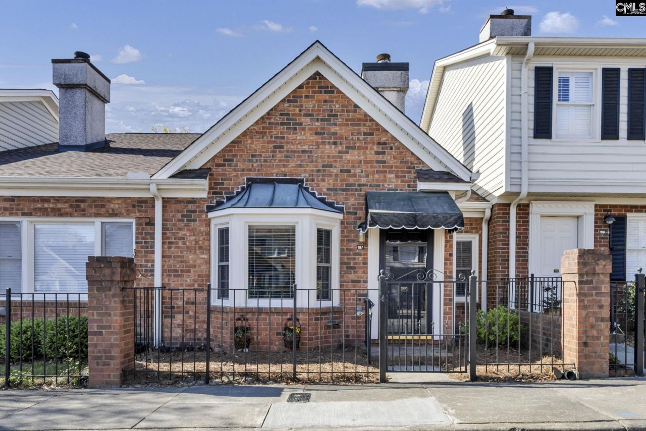 197 Carlyle Circle Photo 32