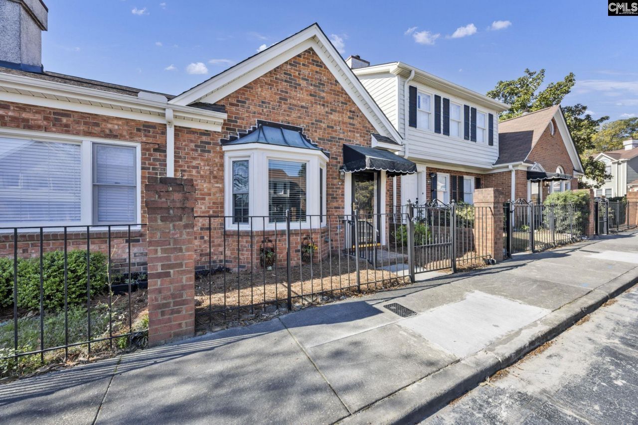 197 Carlyle Circle Photo 33