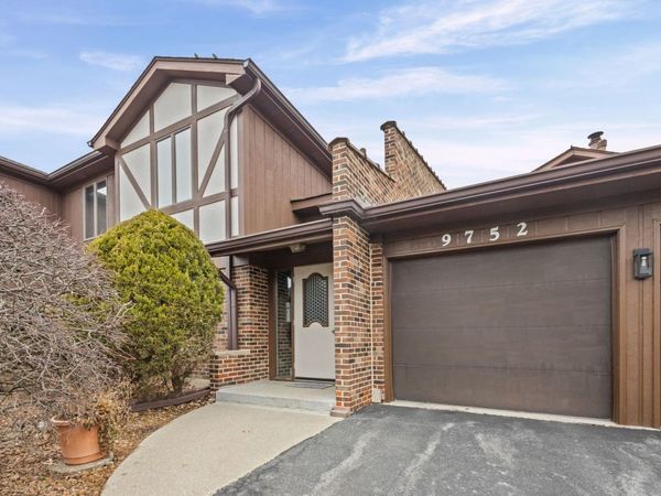 9752 Mill Drive E, Unit E2, Palos Park, IL 60464