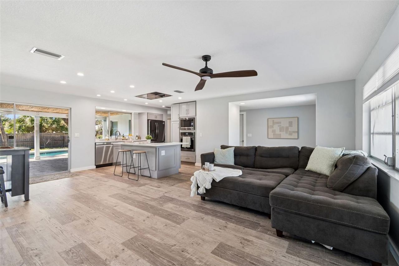 6695 Canton Street S, Saint Petersburg, FL 33712 Photo