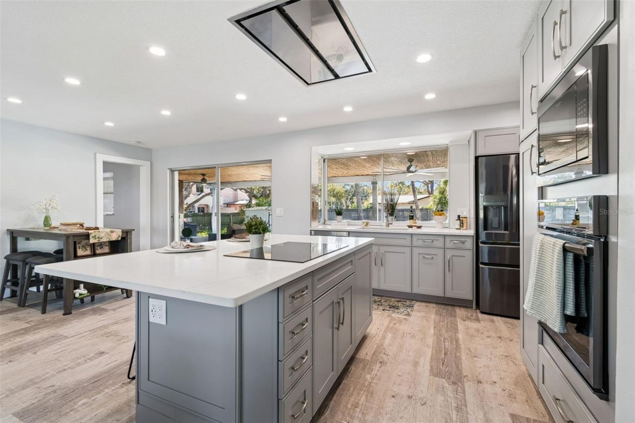 6695 Canton Street S, Saint Petersburg, FL 33712 Photo