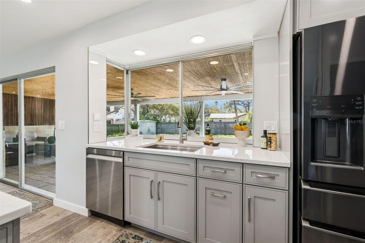 6695 Canton Street S, Saint Petersburg, FL 33712 Photo