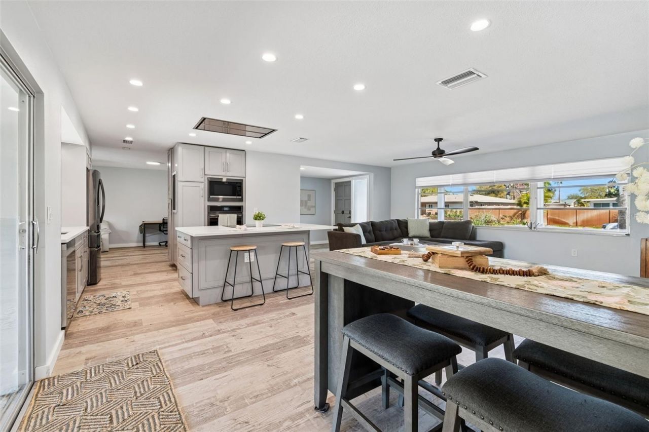 6695 Canton Street S, Saint Petersburg, FL 33712 Photo