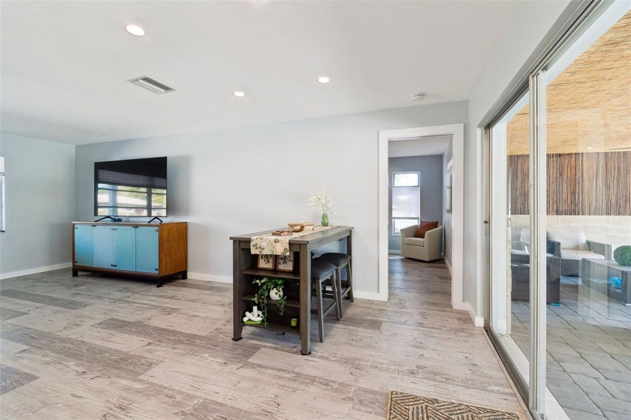 6695 Canton Street S, Saint Petersburg, FL 33712 Photo