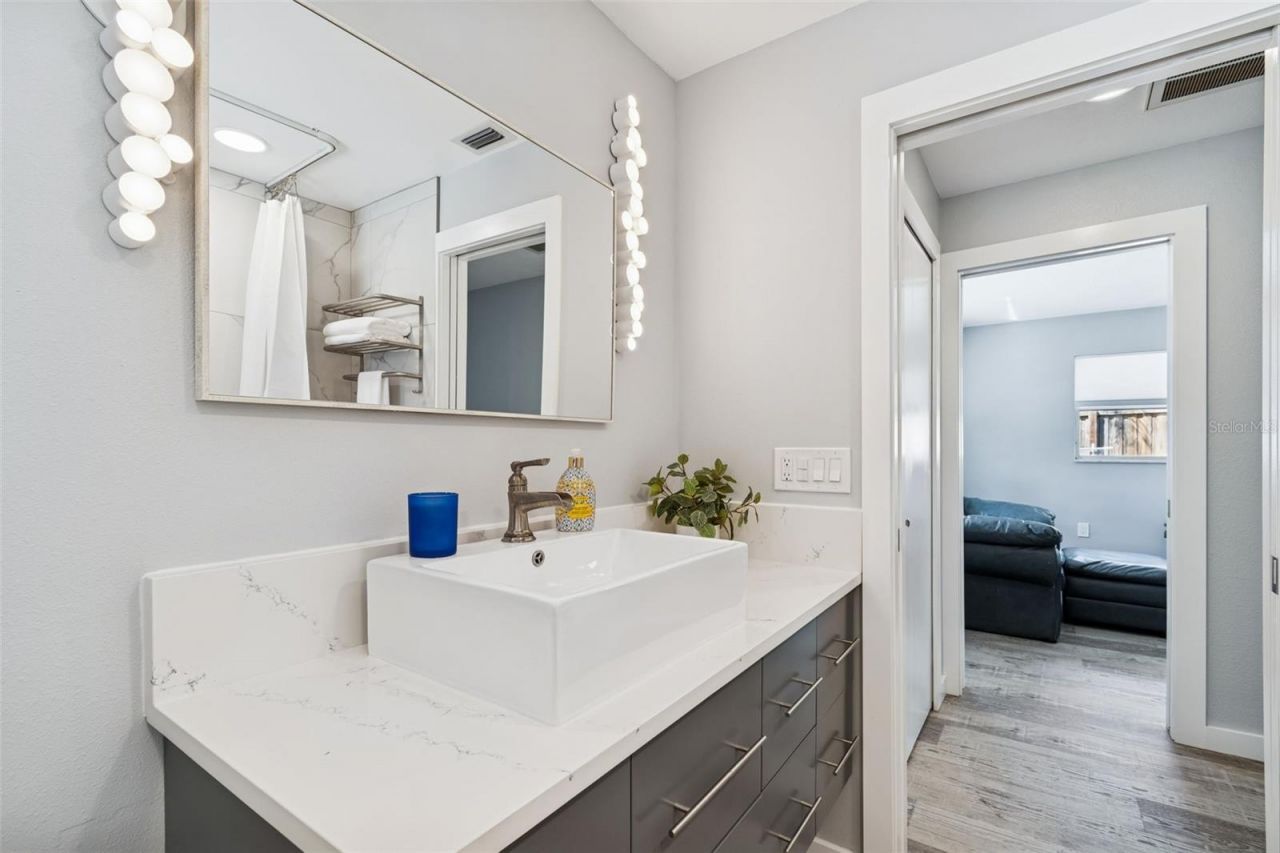 6695 Canton Street S, Saint Petersburg, FL 33712 Photo