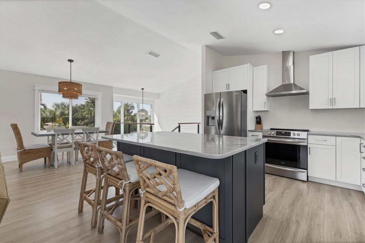 825 Tarawitt Drive, Longboat Key, FL 34228 Photo
