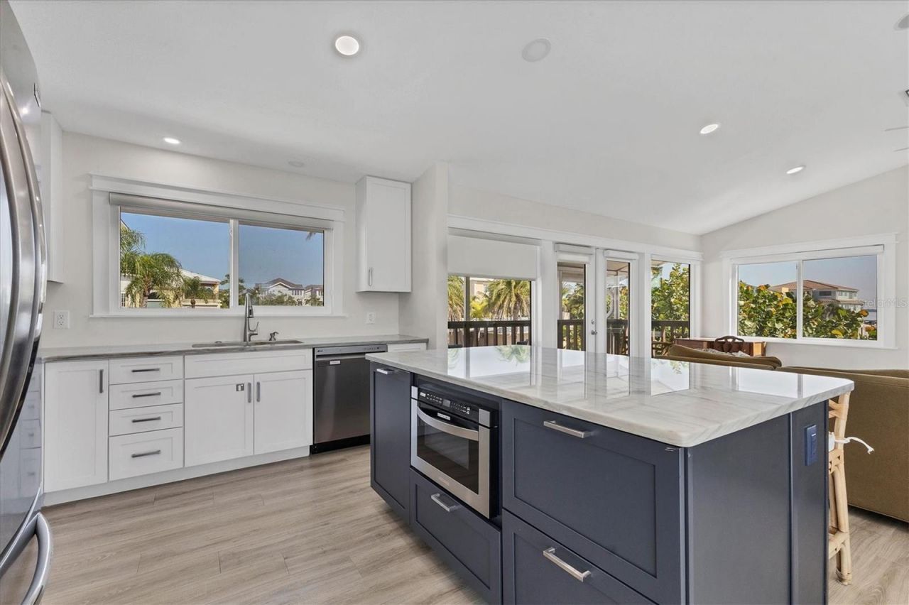 825 Tarawitt Drive, Longboat Key, FL 34228 Photo