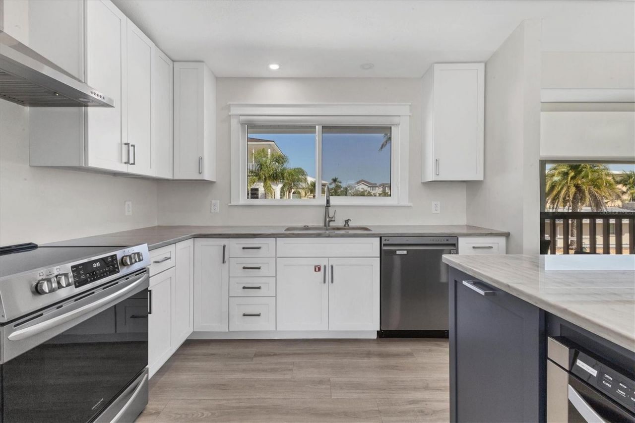 825 Tarawitt Drive, Longboat Key, FL 34228 Photo