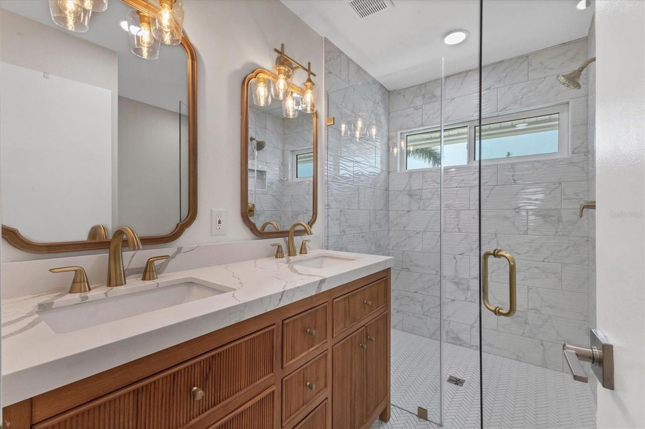 825 Tarawitt Drive, Longboat Key, FL 34228 Photo