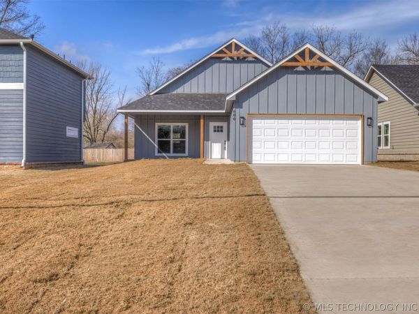 600 S Division Street , Coweta, OK 74429