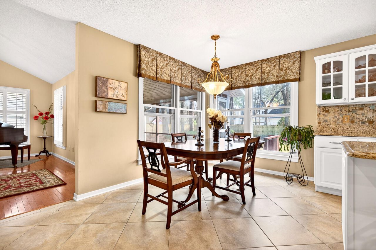 104 Glasgow Circle Photo 11