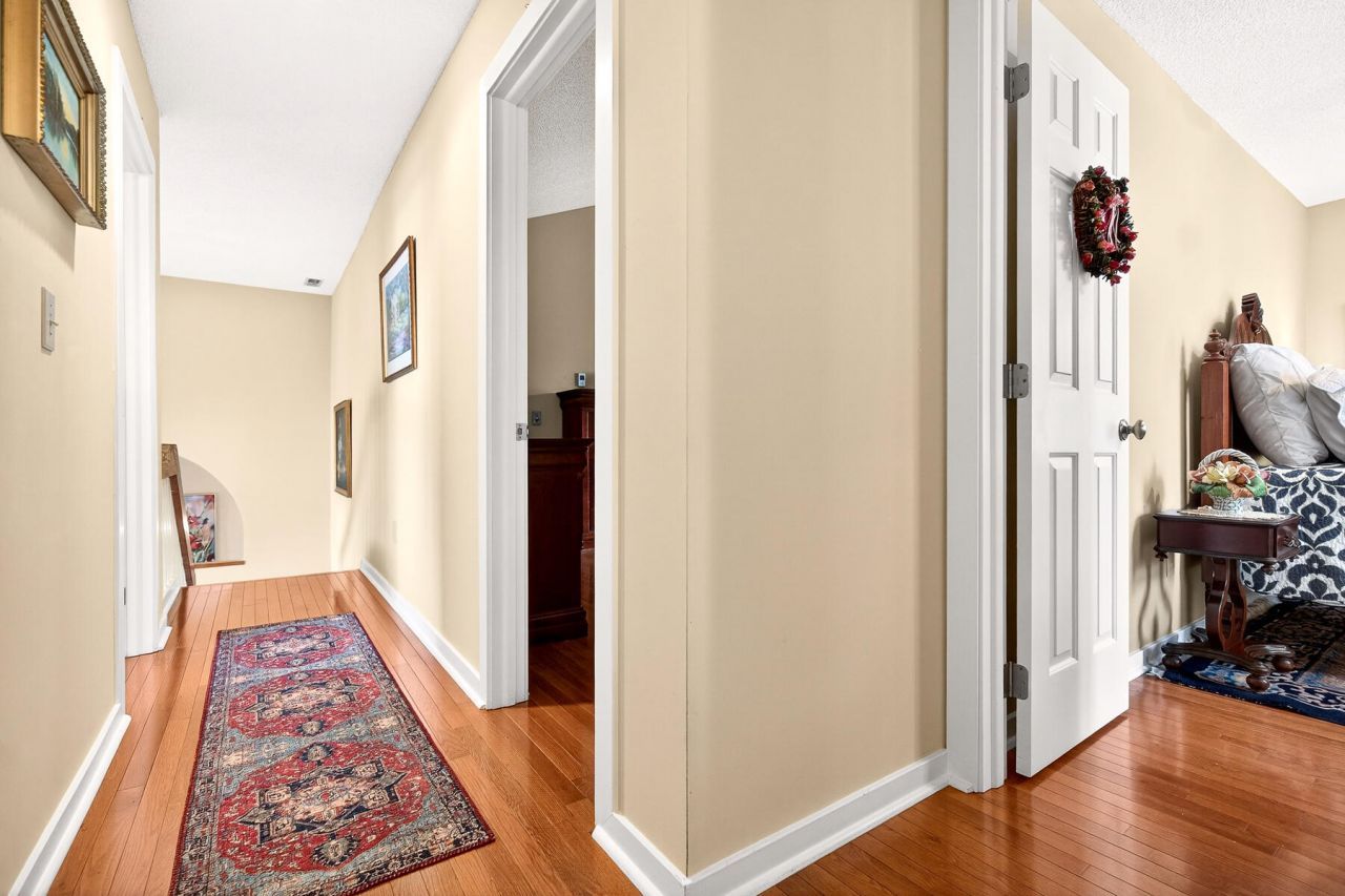 104 Glasgow Circle Photo 35